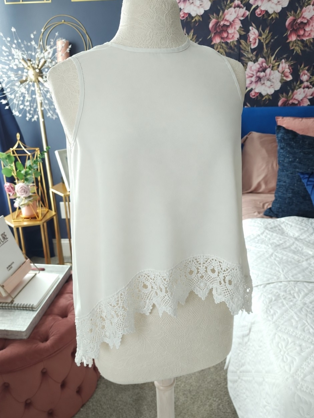 Off White High Low Lace Hem Sleeveless Top, Size S